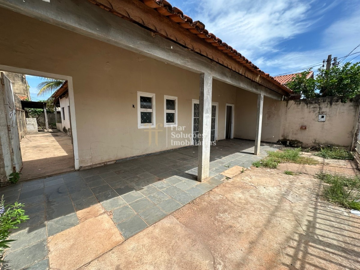 Casa à venda com 3 quartos, 149m² - Foto 1