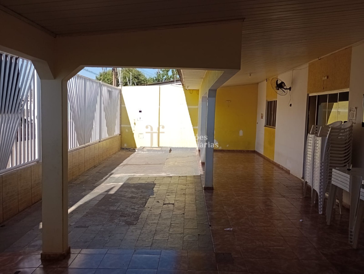 Casa à venda com 3 quartos, 200m² - Foto 2