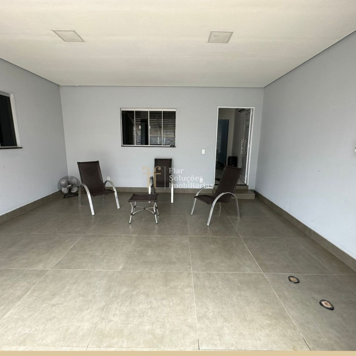 Casa de Condomínio à venda com 4 quartos, 150m² - Foto 1