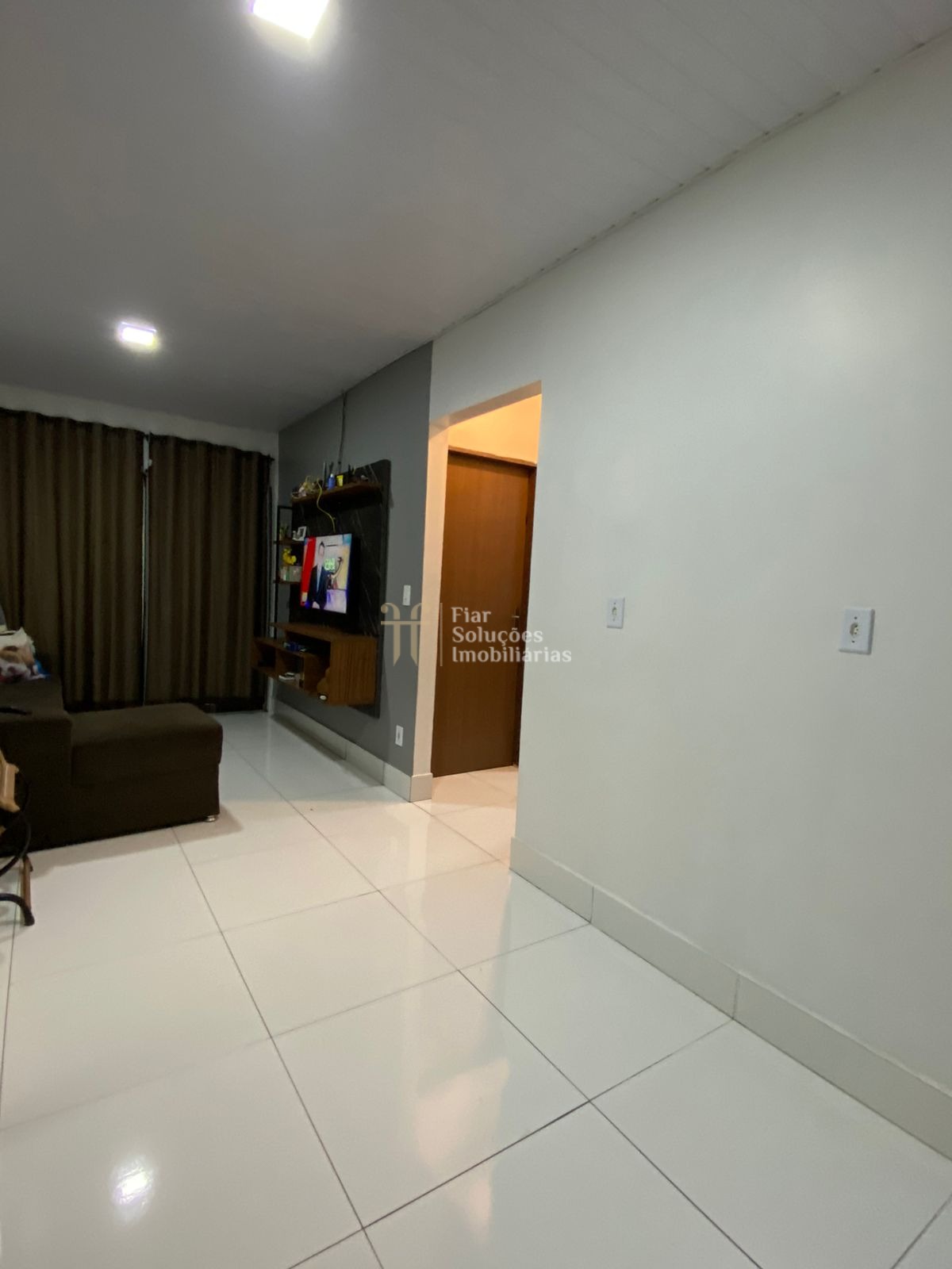 Casa à venda com 2 quartos, 130m² - Foto 2