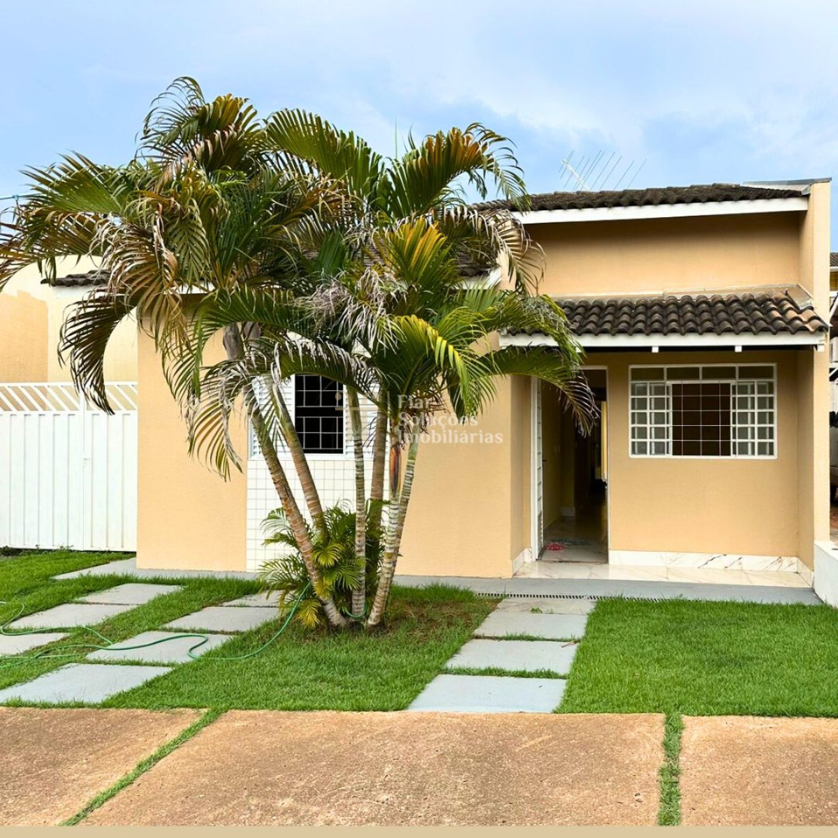 Casa de Condomínio à venda com 3 quartos, 100m² - Foto 1