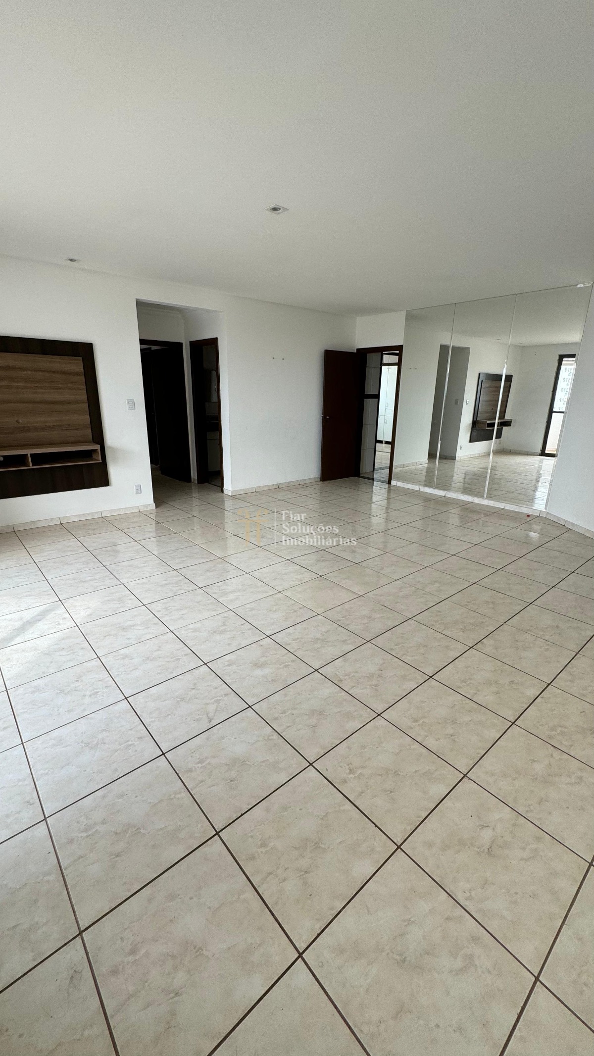 Apartamento à venda com 3 quartos, 144m² - Foto 3