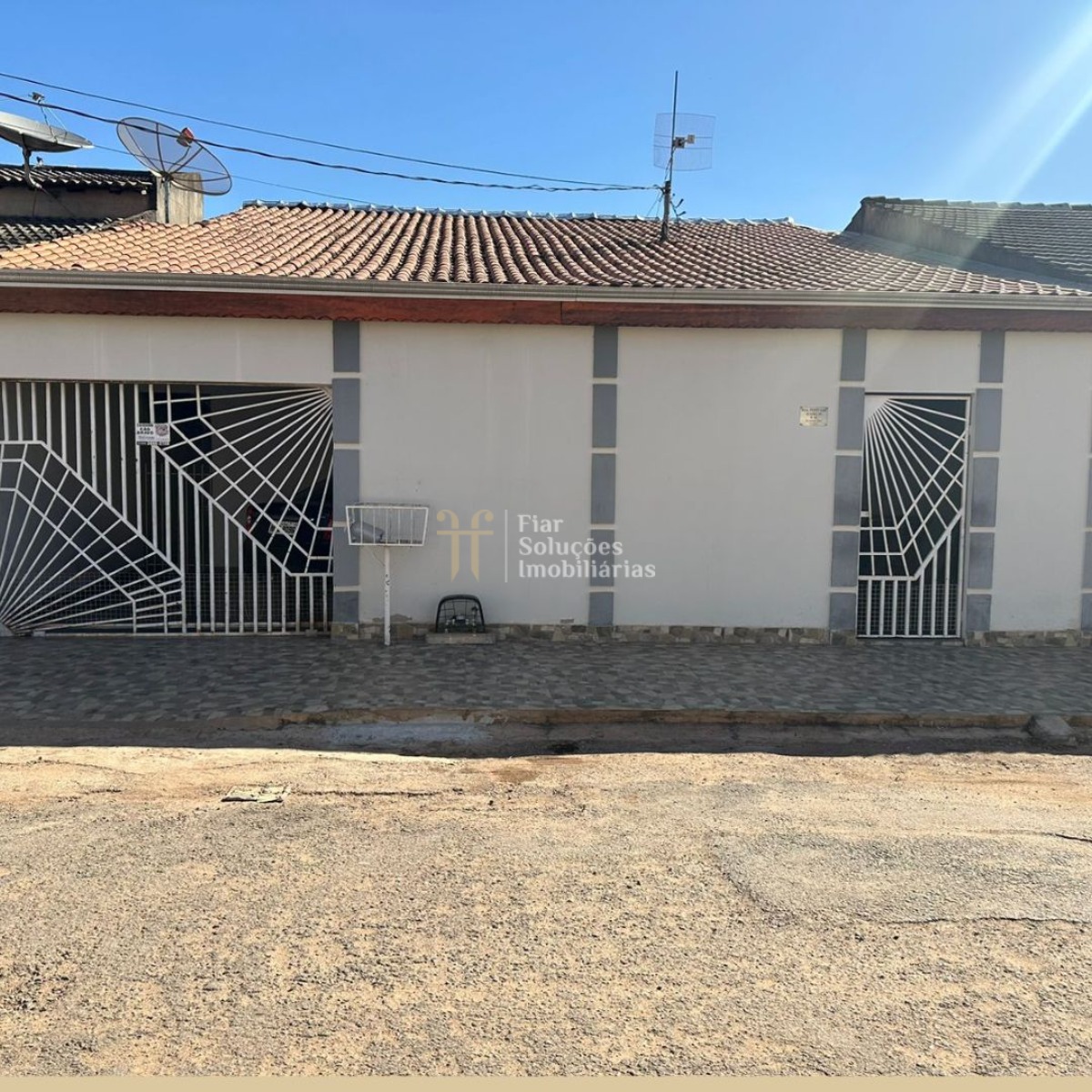 Casa à venda com 3 quartos, 190m² - Foto 1