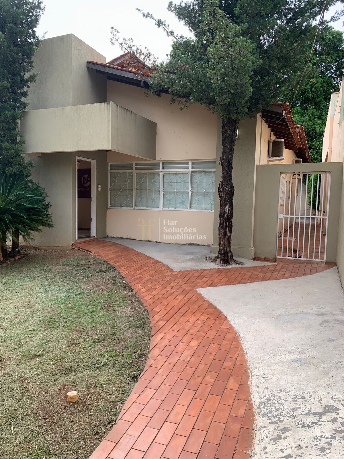 Casa à venda e aluguel com 2 quartos, 350m² - Foto 2