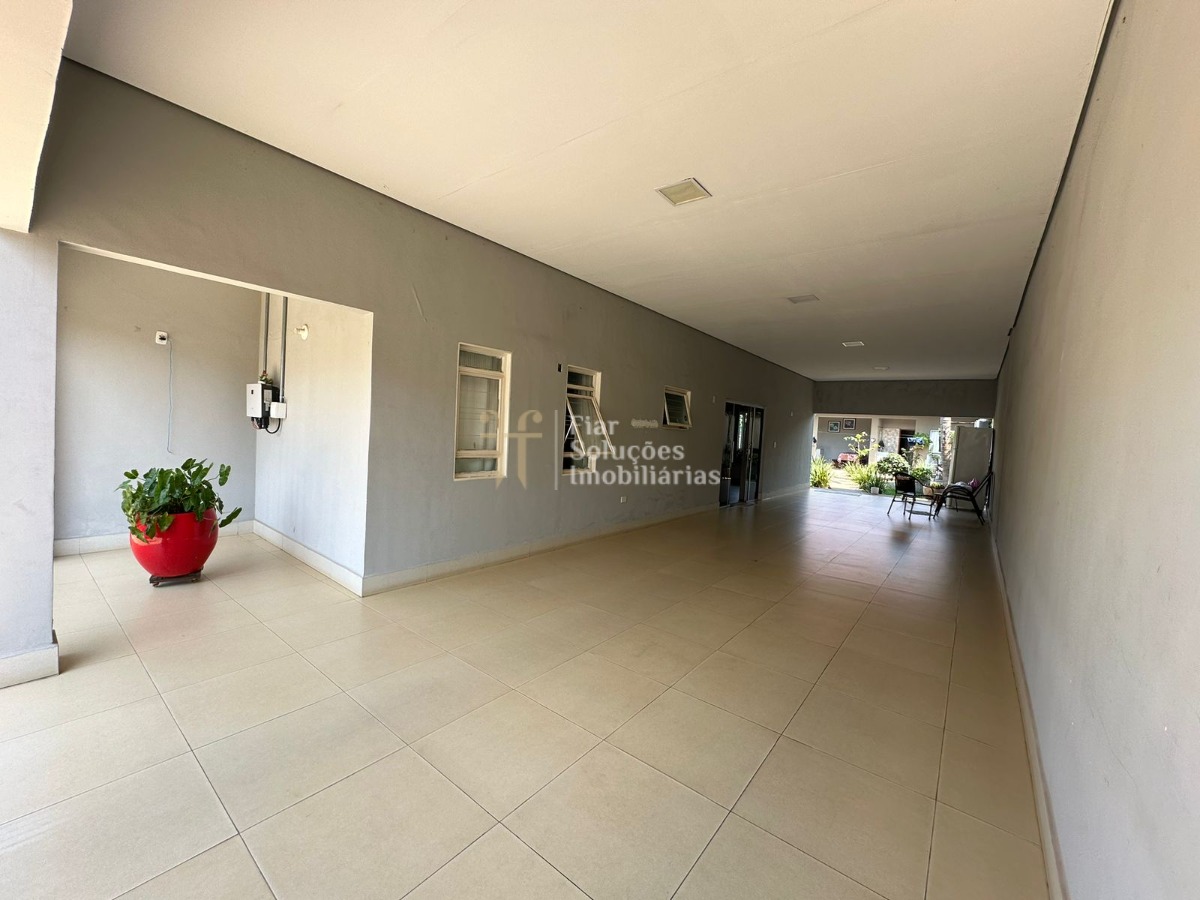 Casa à venda com 4 quartos, 259m² - Foto 2