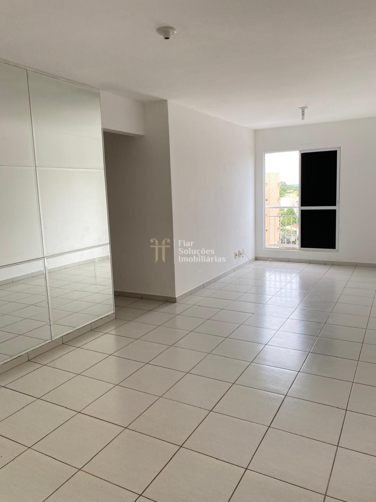 Apartamento à venda com 3 quartos, 76m² - Foto 1