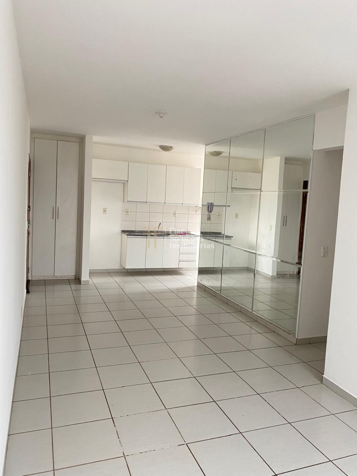 Apartamento à venda com 3 quartos, 76m² - Foto 2