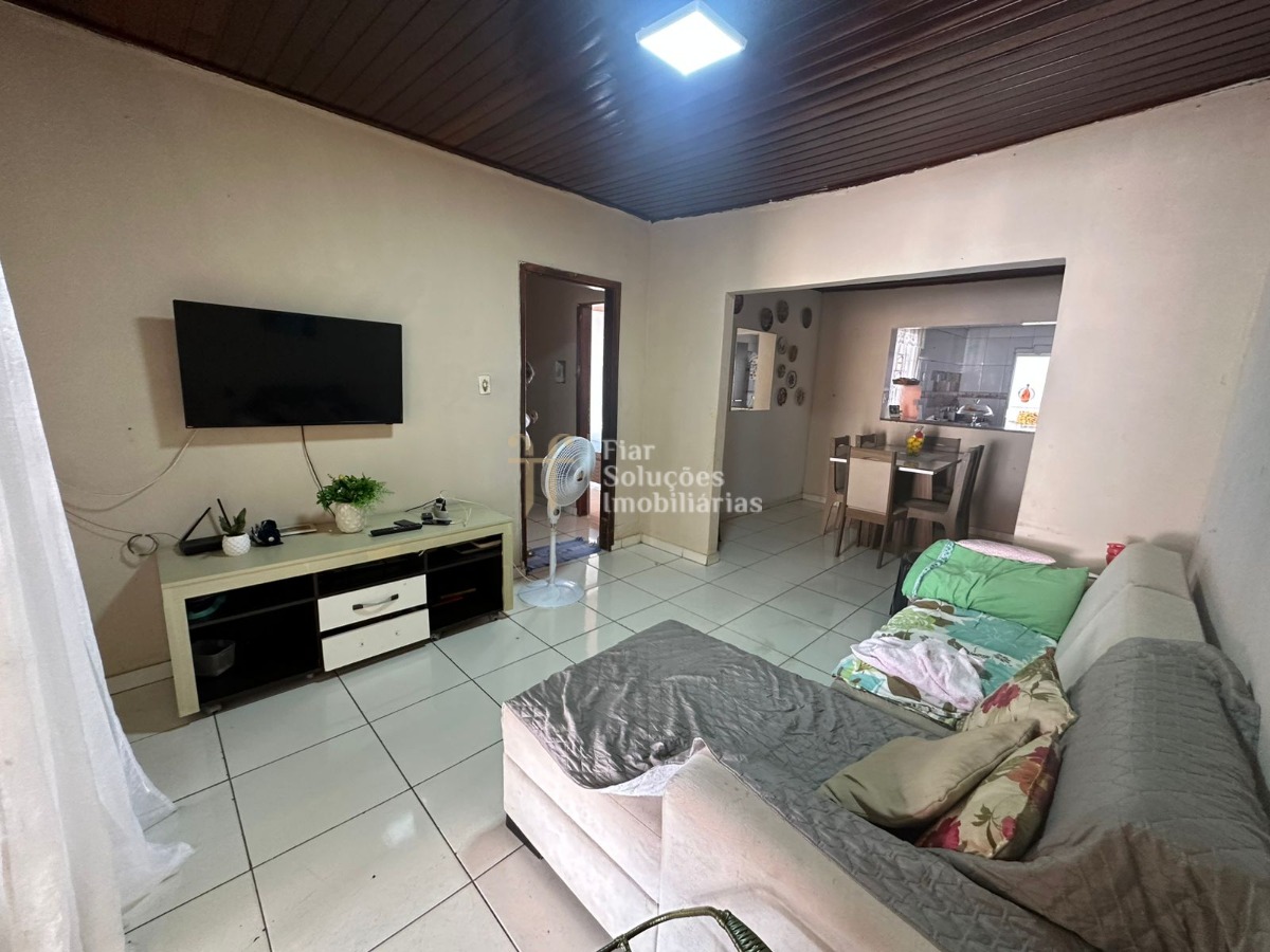 Casa à venda com 3 quartos, 174m² - Foto 1