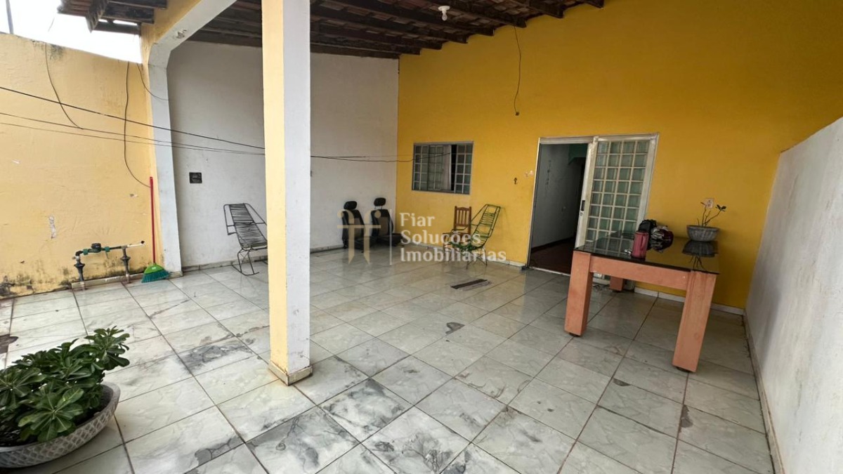 Casa à venda com 3 quartos, 180m² - Foto 1