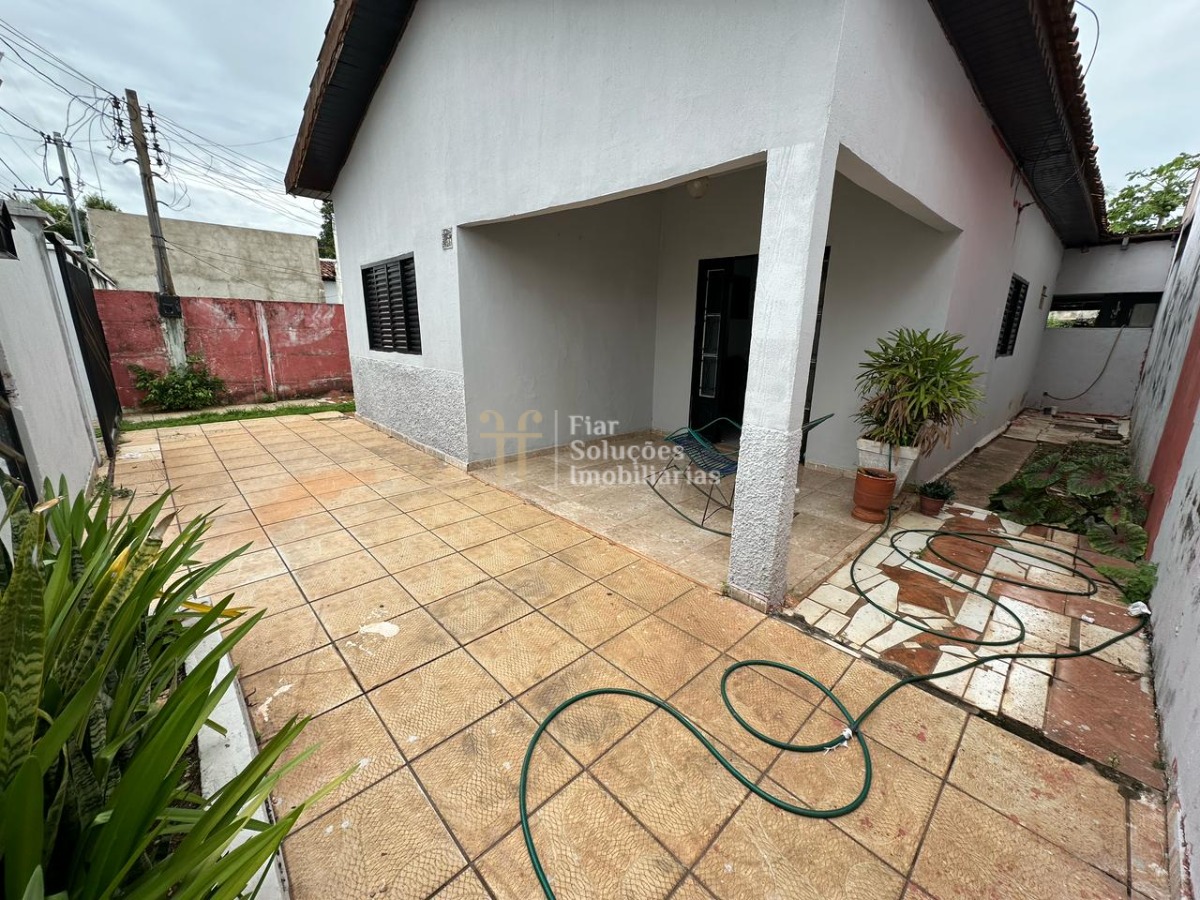 Casa à venda e aluguel com 2 quartos, 110m² - Foto 1