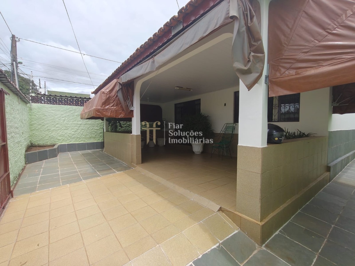 Casa à venda com 3 quartos, 200m² - Foto 1