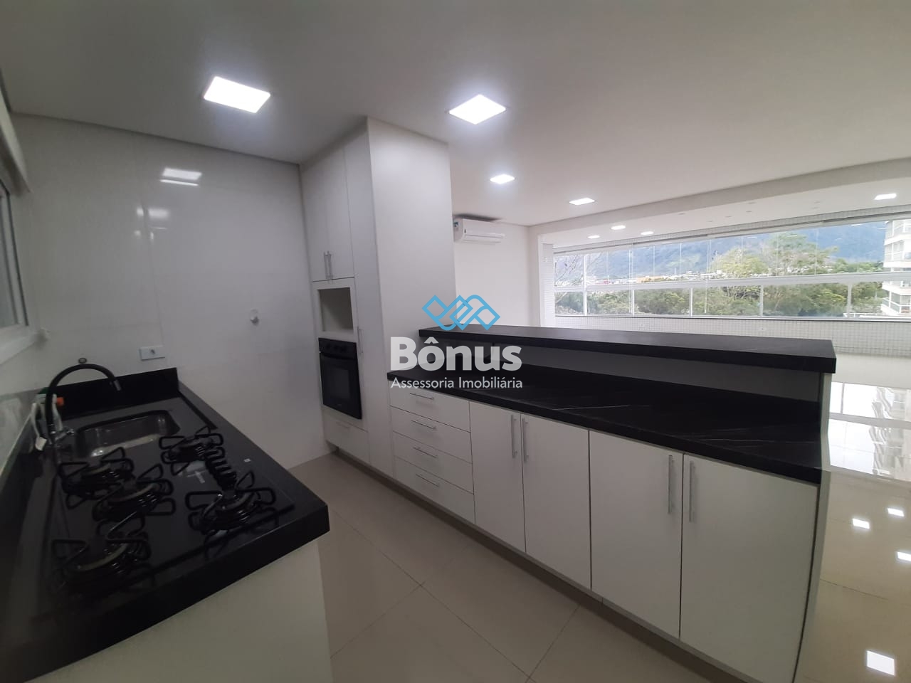 Apartamento à venda com 3 quartos, 137m² - Foto 7