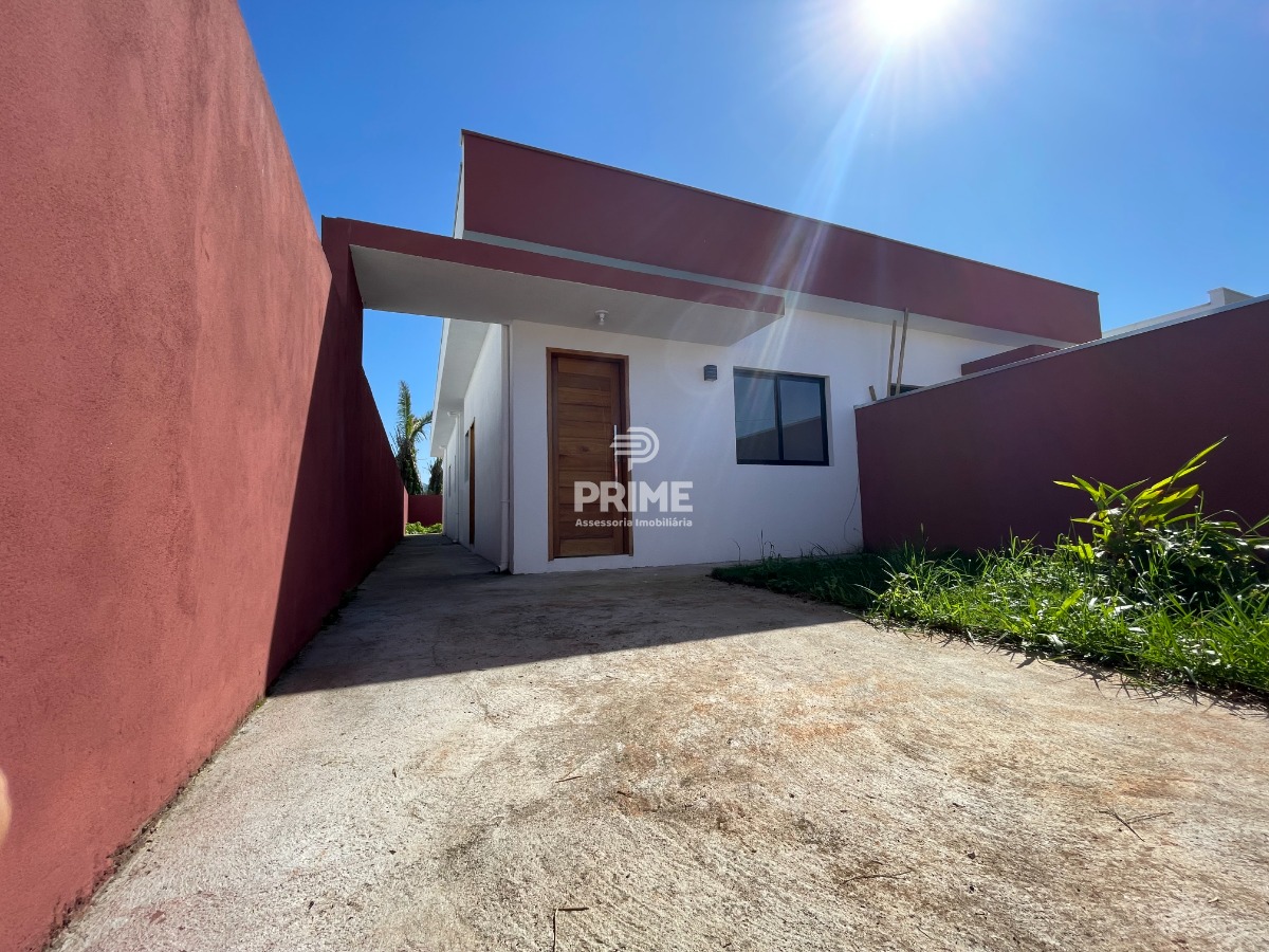 Casa à venda com 3 quartos, 80m² - Foto 1