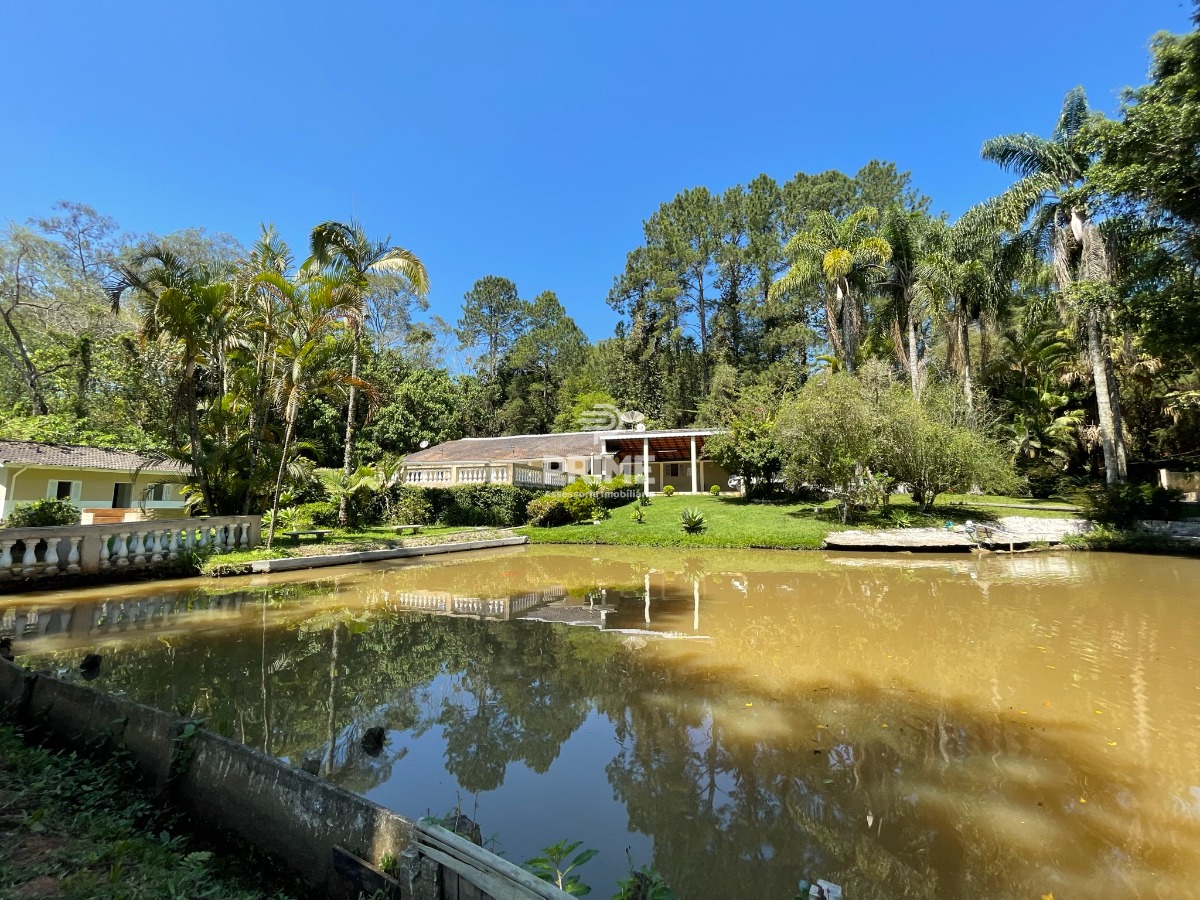 Fazenda à venda com 5 quartos, 300m² - Foto 4