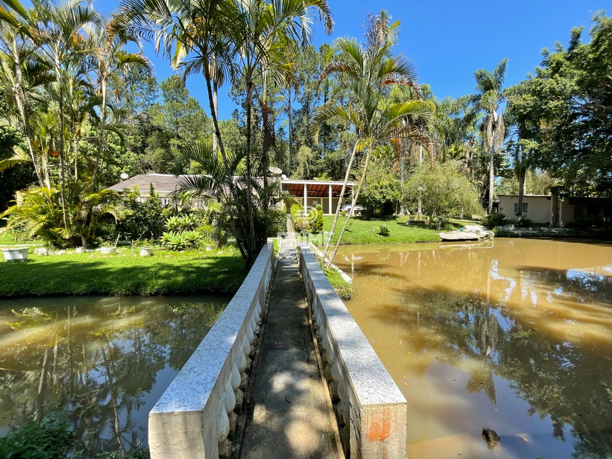 Fazenda à venda com 5 quartos, 300m² - Foto 2