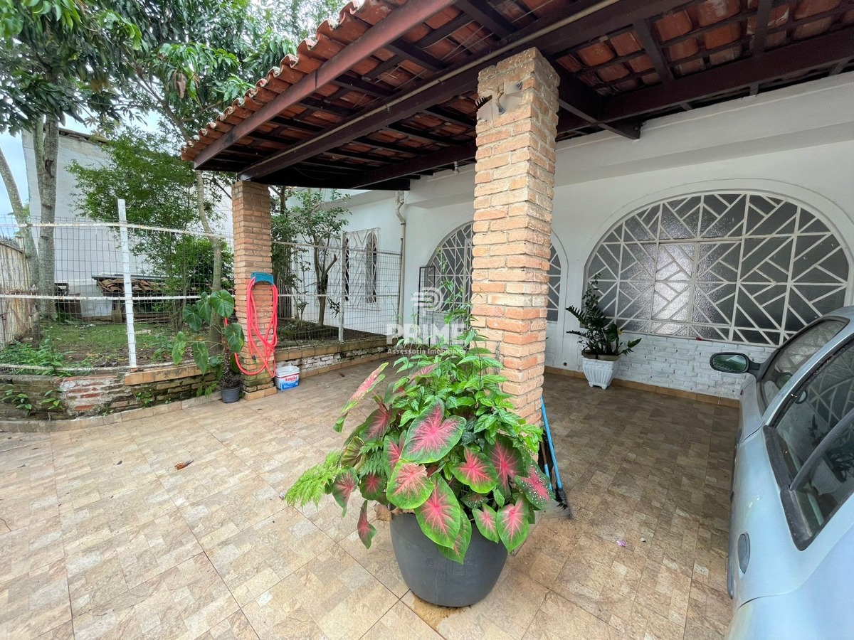 Casa à venda com 3 quartos, 148m² - Foto 1