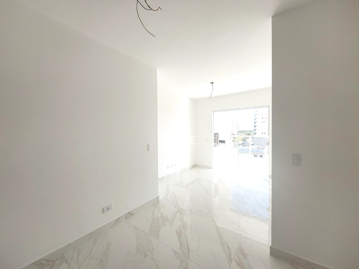 Apartamento à venda com 2 quartos, 75m² - Foto 9