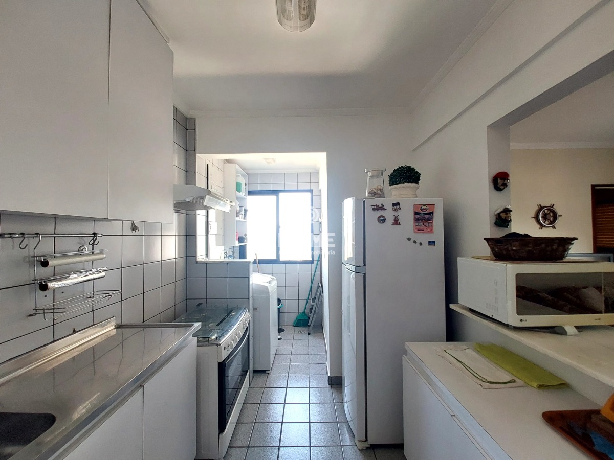 Apartamento à venda com 2 quartos, 70m² - Foto 3