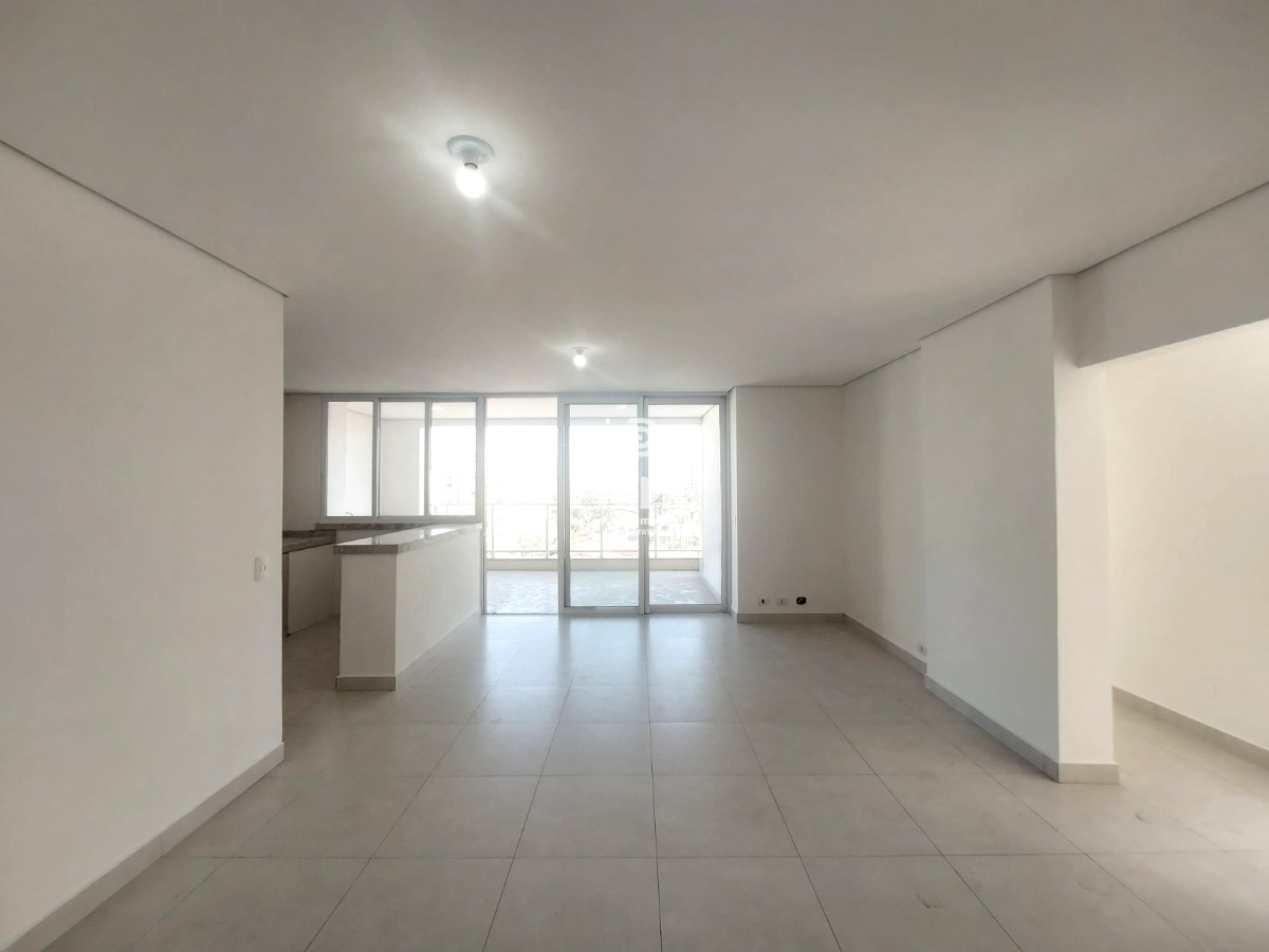 Apartamento à venda com 3 quartos, 127m² - Foto 3