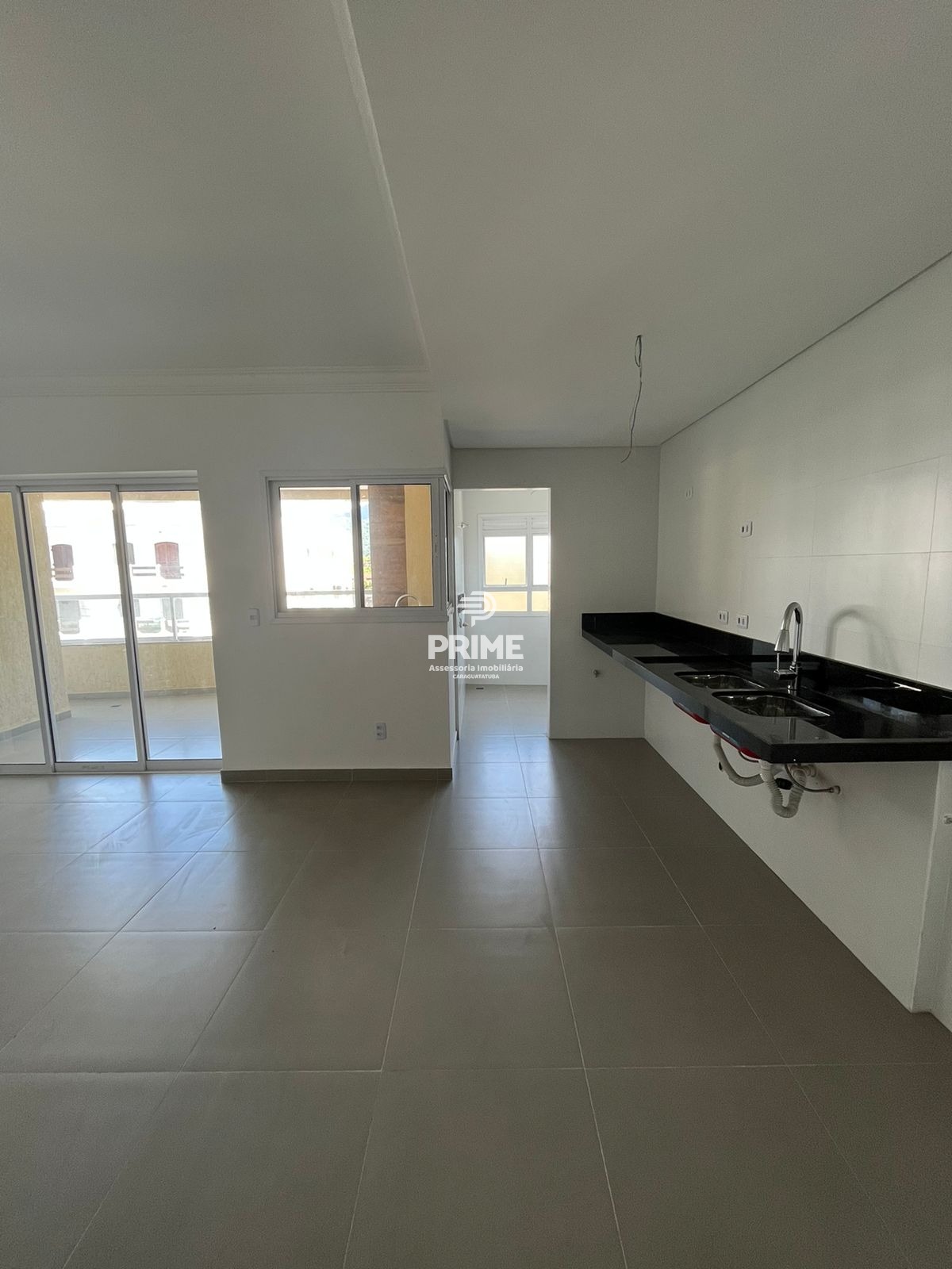 Apartamento à venda com 3 quartos, 206m² - Foto 2